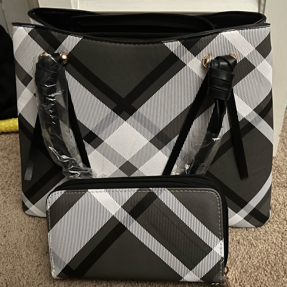 Handbag/Purse in black & white with matching wallet